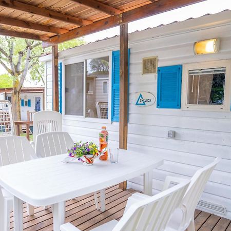 Happy Camp Mobile Homes In Butterfly Camping Village 페스키에라델가르다 외부 사진