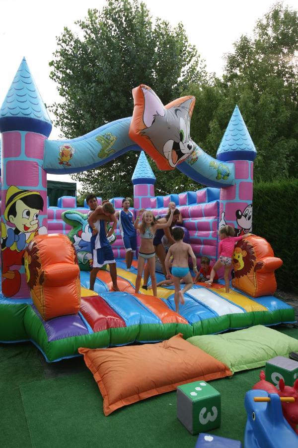 Happy Camp Mobile Homes In Butterfly Camping Village 페스키에라델가르다 외부 사진